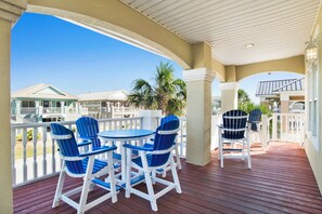 Located in Fort Morgan with pet-friendly beaches