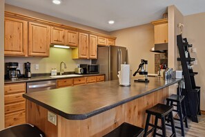 Fully stocked kitchen—dishwasher, InstaPot, airfryer, coffee grinder & maker.