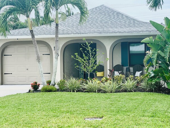 Cute Beach House. 1 mile to beach!
