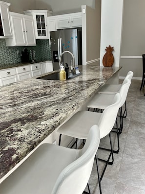 Island has 4 barstools!
