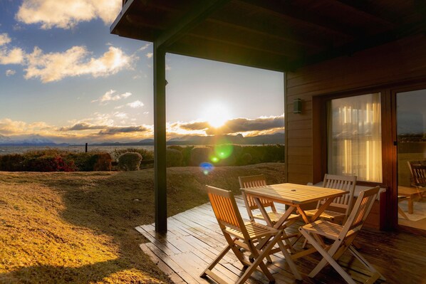 Mountain view,Balcony / Terrace,Garden view,Lake view