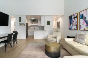 The open layout connects the living room, kitchen and dining area.