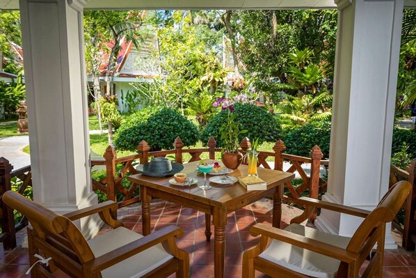 Outdoor dining