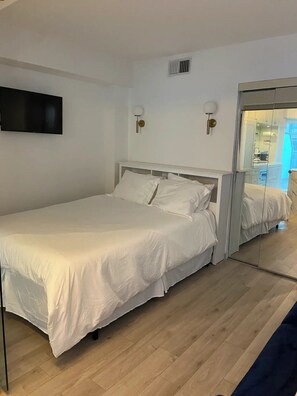 QUEEN bed with swivel TV + mirrored closet
