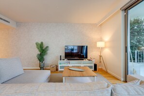 Living Room / Lounge