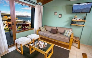 Mountain view,Living Room,View(from property / room),City view,Lake view