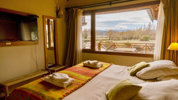 Mountain view,Bed,Bedroom,Garden view