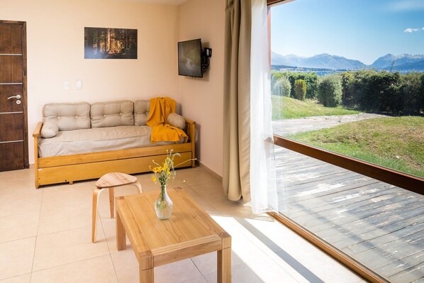 Mountain view,Living Room,View(from property / room),Garden view,Lake view