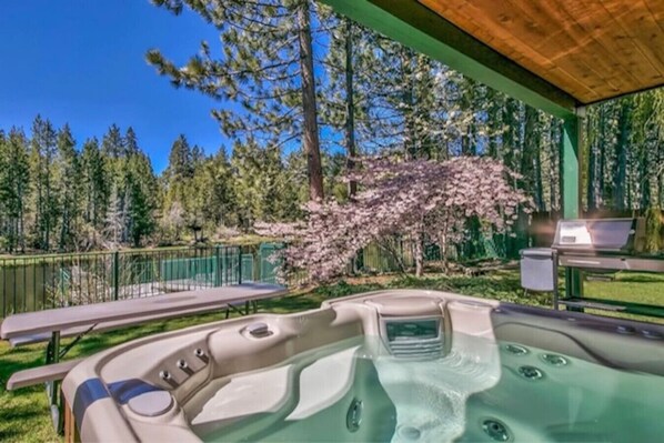 Bain à remous extérieur