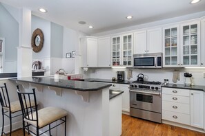 Well-equipped kitchen with gas range, dishwasher, drip-style coffee maker, French press, Italian Espresso & breakfast bar for 2.