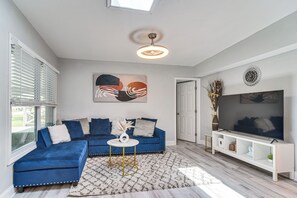 Living Area | Smart TV