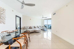 Total 1637 sq/ft interior