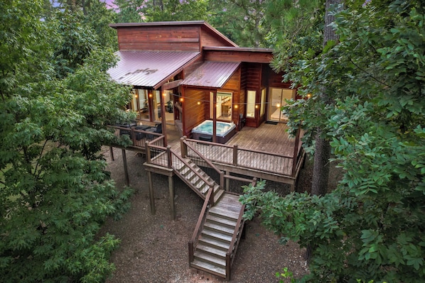 Welcome to Total Eclipse! Your serene escape in the Broken Bow woods.