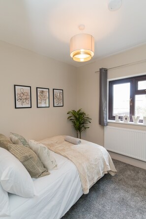 Bedroom 5 (2)