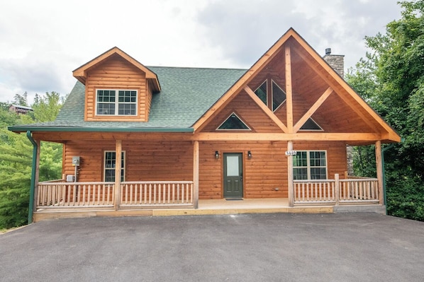 Smoky Serenity's exterior