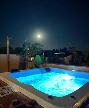 Bain à remous extérieur