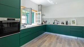 Spacious and modern kitchenette, fully equipped with everything you need to cook up a feast. Perfect for culinary adventures and shared meals. #ModernKitchen #CulinaryDelights