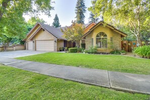 Property Exterior | Single-Story House | 2 Mi to Downtown