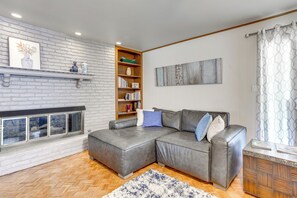 Living Room | Smart TV | Board Games & Books | Free WiFi