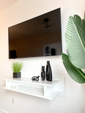55" Smart TV