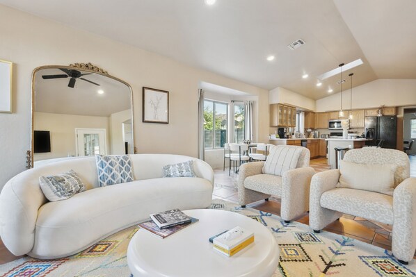 Home Decor, Furniture, Indoors, Living Room, Couch