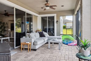 Floor, Indoors, Coffee Table, Furniture, Table