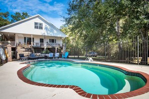 Hotel, Resort, Chair, Pool, Water