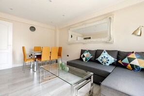 Living Room / Lounge