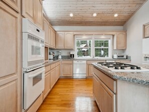 Indoors, Kitchen, Hardwood, Microwave, Oven