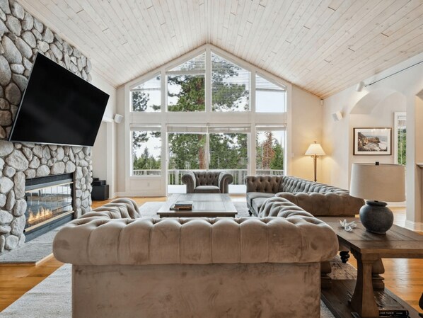 Indoors, Architecture, Building, Furniture, Living Room