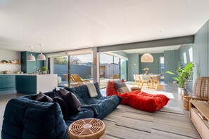 Living Room / Lounge