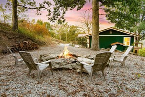 Gather around our spacious fire pit, where complimentary wood is provided for your convenience. Enjoy evenings under the stars, sharing stories and roasting marshmallows with loved ones. This