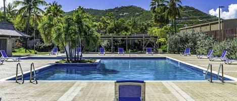 Huge and inviting pool!
