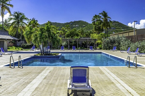 Huge and inviting pool!