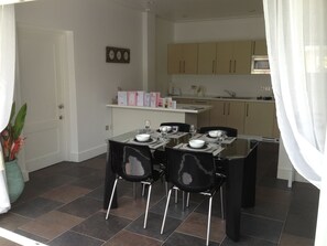 Kitchen with fridge/freezer, electric hob and oven, microwave, dishwasher 