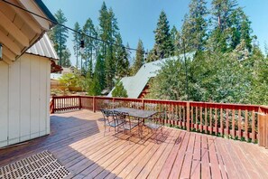 Patio with outdoor dining and seating for 6
