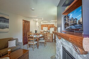 Gas fireplace to get warm and cozy with after a day on the slopes in the living area.