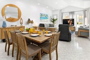 Cozy 3BR Town Home in Gated Community @ Palm Beach (16657)