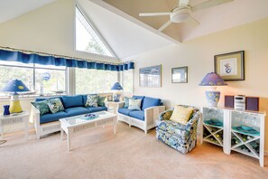 Living Room | Free WiFi | Smart TV | Full Sleeper Sofa | Single-Story Condo