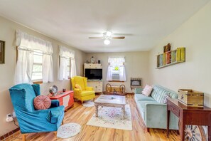 Living Room | Smart TV | Books | Board Games