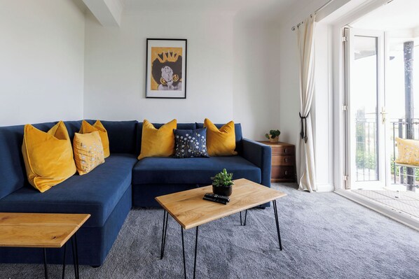 Welcome to this recently refurbished first-floor apartment in Bognor Regis, boasting stunning sea views and just a short walk to the town centre.