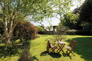 Relax and soak up the sun surrounded by peaceful countryside