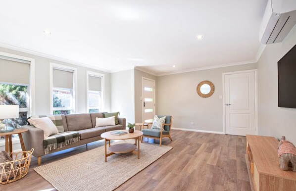 Grevillea Court | Close to Zoo, Firepit & BBQ