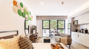 El mobiliario, la decoración y los servicios pueden variar ligeramente.