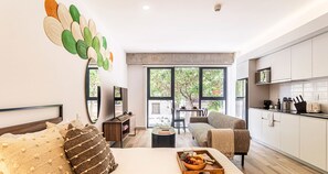 El mobiliario, la decoración y los servicios pueden variar ligeramente.