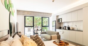 El mobiliario, la decoración y los servicios pueden variar ligeramente.