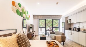 El mobiliario, la decoración y los servicios pueden variar ligeramente.