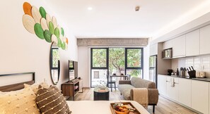 El mobiliario, la decoración y los servicios pueden variar ligeramente.