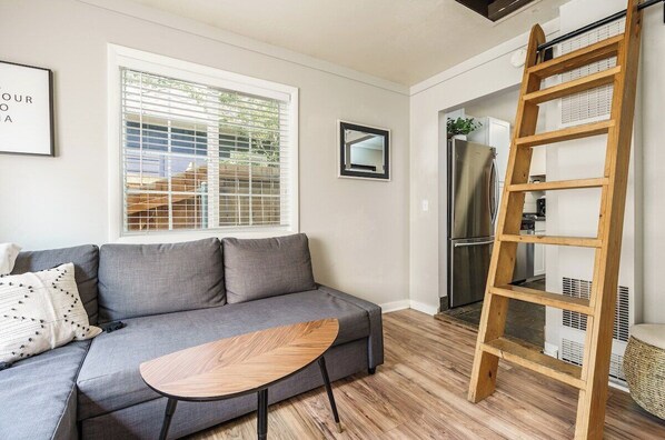 #StayinMyDistrict Historical Hyde Park Bungalow, #bookdirect #stayinmydistrict
