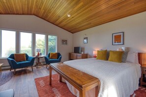 #StayinMyDistrict Cape Arago Oceanfront Guest Suite #StayinMyDistrict #BookDirect